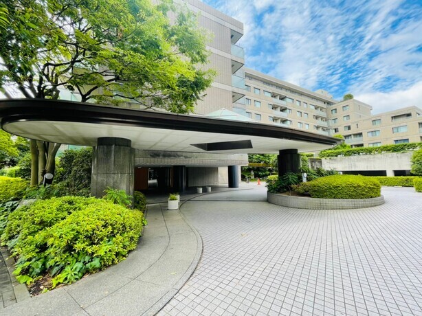 駒沢ガーデンハウス A-3階 4LDK 776,000円〜824,000円の写真2-slider